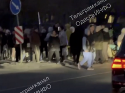 В Одессе жители перекрыли улицу из-за длительного отключения электричества