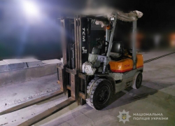 В Одесской области пьяный рабочий на автопогрузчике сбил 61-летнего коллегу насмерть