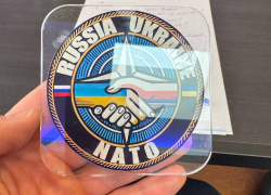 «Союз России, Украины и НАТО»: нардеп из Одессы показал знак форума в Британии