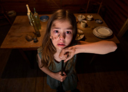 Море крови, во рту отрезанный член: на Одещине юная маньячка расправилась с педофилом