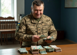 Военком-взяточник из Одессы получает госвыплаты, несмотря на уголовное дело
