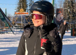 Вдова убитого в Одессе радикала анонсировала суд над киллером, загорая на курорте