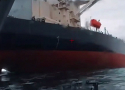 В Черном море атакован танкер Dashan: СБУ опубликовала кадры удара 