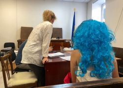 Женщину, вывесившую российский флаг в Одессе, признали невменяемой и отправили в психушку