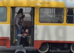 Русалку сняли на видео в одесском трамвае