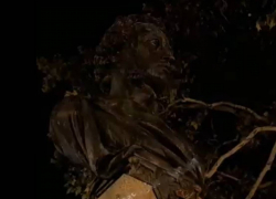 «Днем бы получили в морду»: в Одессе забили досками памятник Александру Пушкину