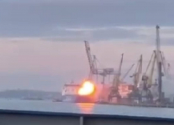 Появилось видео удара ракеты по турецкому судну в Одессе