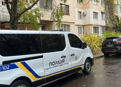 В Одессе пятилетняя девочка сорвалась из окна шестого этажа