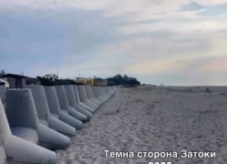 Украинской туристке не понравились тетраподы в Одесской области