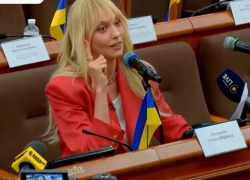 Украинская певица рассказала одесскому нардепу Гончаренко, что Киев преследует артистов