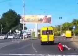 Мобилизованный выпрыгнул на ходу из машины военкомов в Одессе