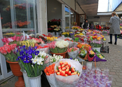 Одесские продавцы рассказали, как изменились цены на тюльпаны и розы перед 8 марта