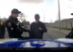 В Одессе мужчина с ножом бросался под машины и пытался навредить себе