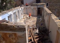 В Одессе начали восстанавливать дом, повреждённый работой ПВО