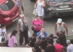 Массовая драка полиции с горожанами из-за мобилизации произошла в Одессе