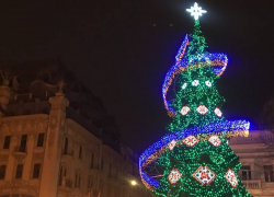 В Одессе зажгли главную новогоднюю елку города