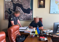 В порту Черноморска чиновнику вменяют схему с полумиллионной взяткой