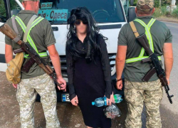 Одессит в платье пытался сбежать от мобилизации