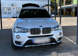 Одессит тайно переоформил BMW падчерицы за 1,1 млн гривен 