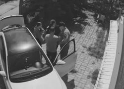 В Одессе военком толкнул беременную женщину во время незаконной мобилизации ее мужа