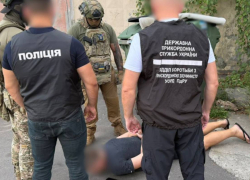 Автоматы Калашникова оптом и в розницу: в Одессе накрыли торговца оружием