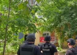 В Одессе мужчина ворвался в парикмахерскую и взял в заложники двух женщин