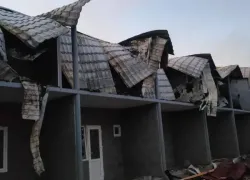 В Одесской области после работы ПВО загорелись база отдыха и частные дома