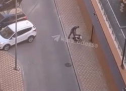 В Одессе жители сорвали мобилизационный рейд и спасли мужчину от задержания