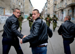 Понаехавшие в Одессу бандеровцы атакованы медузами и теперь ответят за базар