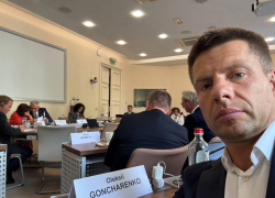 Одесский Нардеп Алексей Гончаренко выпрашивает поздравления в интернете