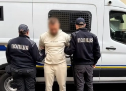 В Одессе мужчина средь бела дня избил прохожего до комы и скрылся