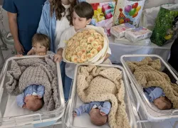 В Одессе выписали тройню после повреждения роддома обломками ПВО