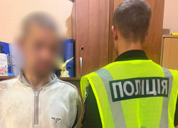 Одессит сорвал украинский флаг и потоптался по нему