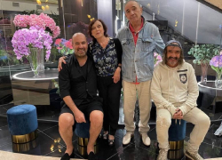 Актер из «Дня выборов» Ростислав Хаит остался сиротой: в Одессе умерла его мама