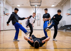 Родители одноклассников, избиваемого в Одесском лицее школьника, заступились за учителя