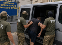 В одесских ТЦК появилась новая услуга: за $70 тысяч военкомы вывозят мобилизованных за границу
