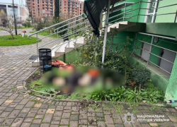 В Одессе под окнами многоэтажки нашли тело 22-летней девушки