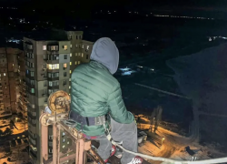 Застрял на высоте 24-го этажа: в Черноморске спасатели провели сложнейшую операцию