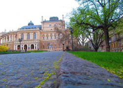 Новости Одессы: труп доцента в Закарпатье, удар авиабомбами по Змеиному и бензин по 200 рублей