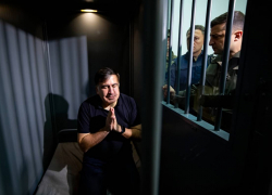 Экс-губернатор Одещины упал на колени перед Зеленским и молит Украину о спасении