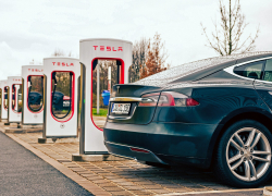 В Одесской области в декларации депутатки нашли Tesla по заниженной стоимости