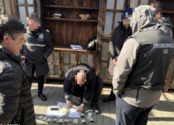 В Одессе чиновник Госгеокадастра попался на взятке в три тысячи долларов