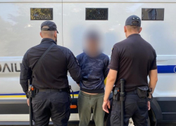 В Одессе бомж пырнул мужчину ножом прямо в центре города