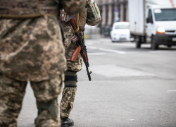 Сотрудники ТЦК в Одессе избили и выбросили из машины военного из Мариуполя