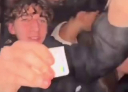 Одессит выбросил паспорт Украины на концерте российского рэпера Face в Молдавии