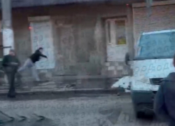 В Одессе жители забросали камнями автомобиль ТЦК и взяли сотрудника в заложники