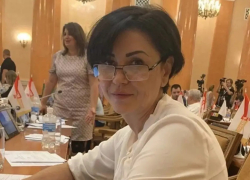 Депутатке Одесского горсовета подарили дом и земельные участки