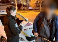 В Одессе мужчина избил породистую собаку