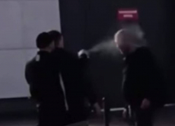 Охранники на рынке в Одессе по приколу залили мужчину перцовым баллончиком