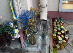 Вдова убитого радикала Ганула заявила, что русские украли его портрет с улицы